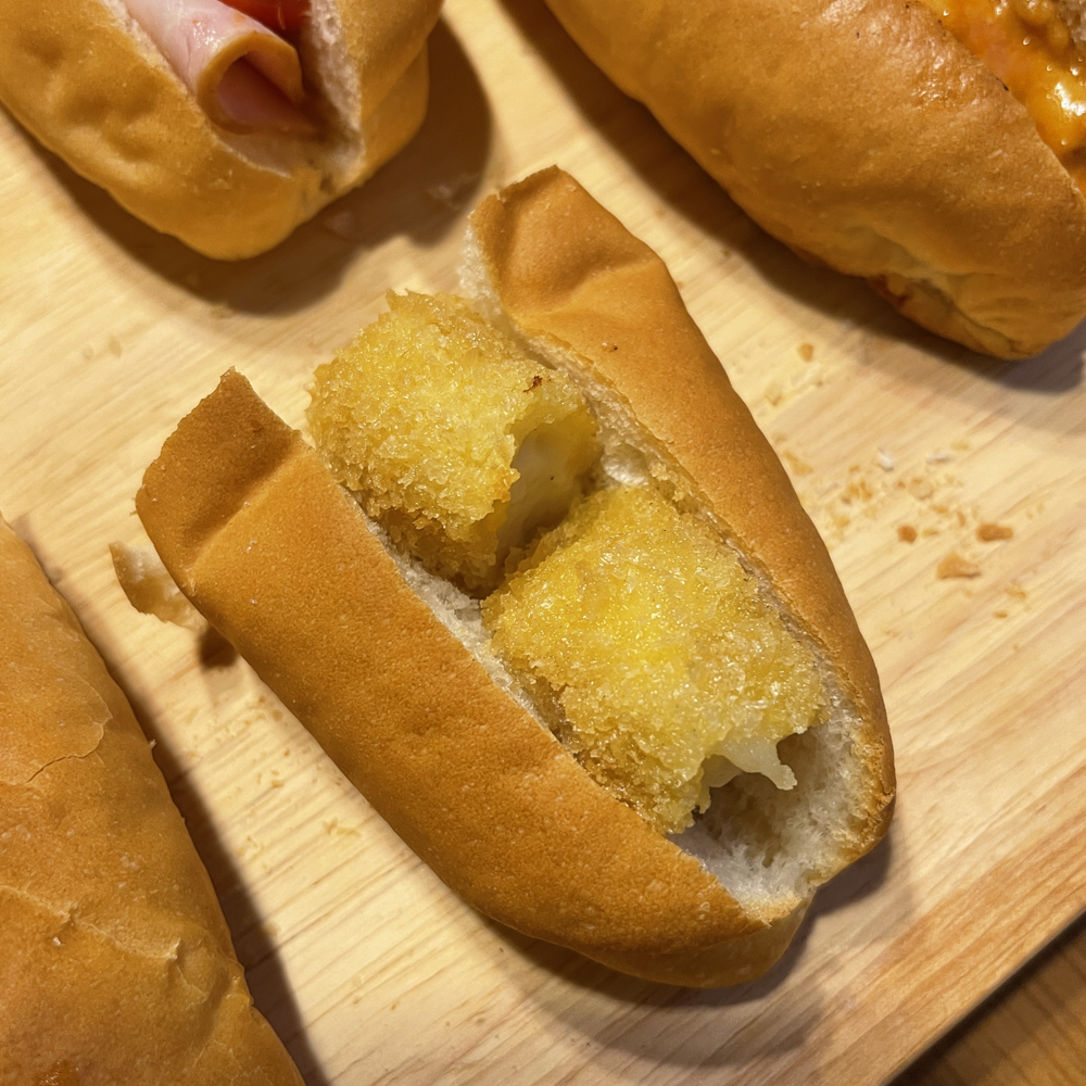 コーンクリームコロッケのホットドッグ